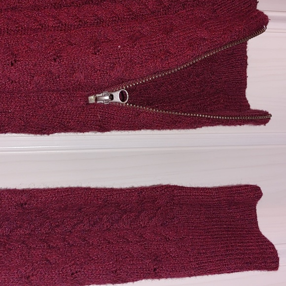 M American Eagle Outfitters maroon stretchy knit sweater with side zippers - Picture 3 of 5
